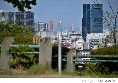 神戸「針の穴」オブジェ(ビューポイントサイン神戸らしい眺望景観地 31会下山公園 神戸「針の穴」オブジェ(ビューポイントサイン神戸らしい眺望景観地 31会下山公園 142183912
