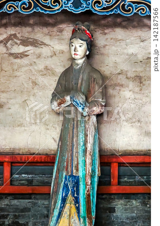 Song Dynasty painted clay maid statue in Jinci Temple, Taiyuan, Shanxi, China 142187566