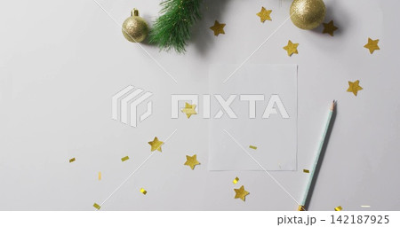 Framing blank card sitting right on tabletop, with gold confetti and mint-green pencil, copy space Framing blank card sitting right on tabletop, with gold confetti and mint-green pencil, copy space 142187925