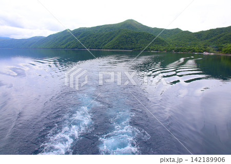 支笏湖 ヒメマス 山線鉄橋 支笏湖観光船 カルデラ湖 北海道観光 支笏洞爺国立公園 水中遊覧船 支笏湖 ヒメマス 山線鉄橋 支笏湖観光船 カルデラ湖 北海道観光 支笏洞爺国立公園 水中遊覧船 142189906