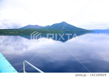 支笏湖　ヒメマス　山線鉄橋　支笏湖観光船　カルデラ湖　北海道観光　　支笏洞爺国立公園　水中遊覧船 142189929