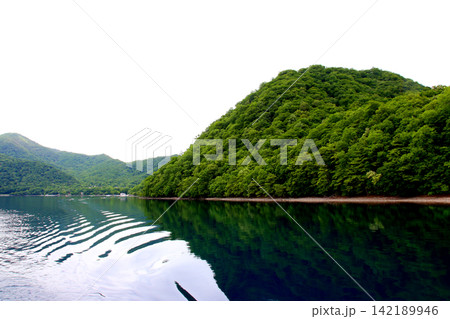 支笏湖　ヒメマス　山線鉄橋　支笏湖観光船　カルデラ湖　北海道観光　　支笏洞爺国立公園　水中遊覧船 142189946