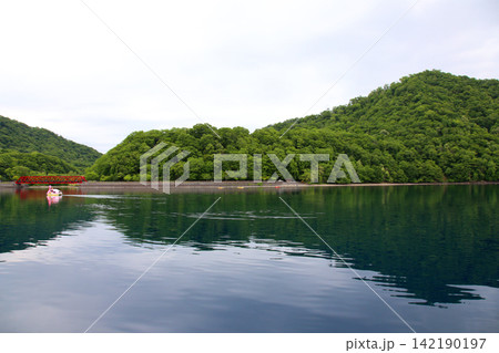 支笏湖 ヒメマス 山線鉄橋 支笏湖観光船 カルデラ湖 北海道観光 支笏洞爺国立公園 水中遊覧船 支笏湖 ヒメマス 山線鉄橋 支笏湖観光船 カルデラ湖 北海道観光 支笏洞爺国立公園 水中遊覧船 142190197