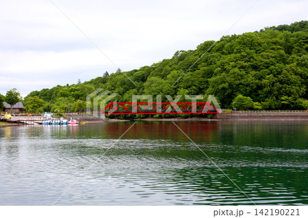 支笏湖　ヒメマス　山線鉄橋　支笏湖観光船　カルデラ湖　北海道観光　　支笏洞爺国立公園　水中遊覧船 142190221