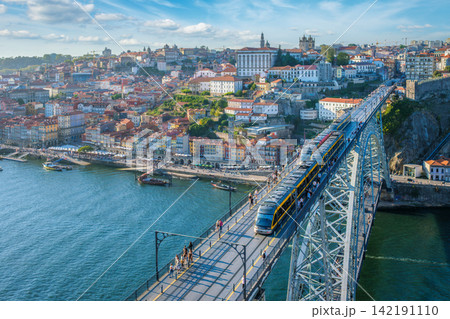 Porto Ribeira tram and river boats beside Luis I Bridge Porto Ribeira tram and river boats beside Luis I Bridge 142191110