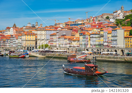 Ribeira Porto waterfront with rabelo boats on Douro River Ribeira Porto waterfront with rabelo boats on Douro River 142191320