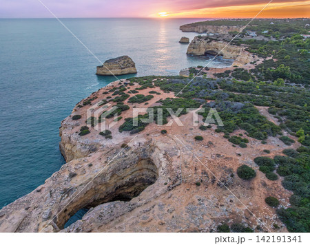 Drone Sunset View of Arco de Albandeira With Golden Cliff Light Drone Sunset View of Arco de Albandeira With Golden Cliff Light 142191341