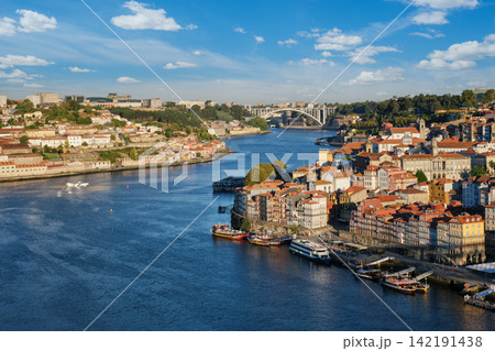 Porto Ribeira and Douro River view, Portugal, tourist boats and wake 142191438