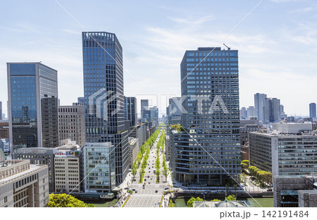 大阪市北区　御堂筋のビル群 142191484