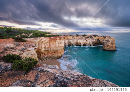 Praia de Albandeira beach ocean sunrise Arco de Albandeira Algarve Portugal 142191556