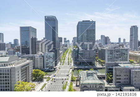 大阪市北区　大阪市役所周辺の街並みと御堂筋 142191816