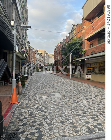 台湾・鶯歌の街並み|陶磁器の街として知られる新北市鶯歌区 台湾・鶯歌の街並み|陶磁器の街として知られる新北市鶯歌区 142191999