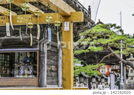 夏の竹駒神社　参道の風鈴　夏詣　宮城県岩沼市 142192020