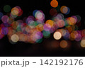 カラフルな玉ボケの背景 142192176