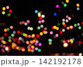 カラフルなイルミネーション 142192178