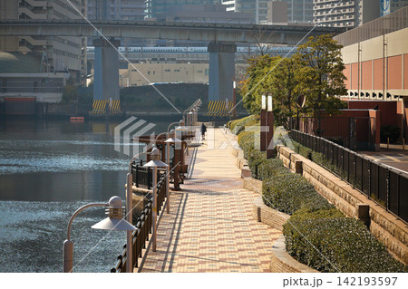 芝浦運河沿緑地 142193597