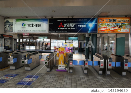 Japanese monorail at an elevated station platform with passengers, public transportation, urban railway in Japan. 142194689