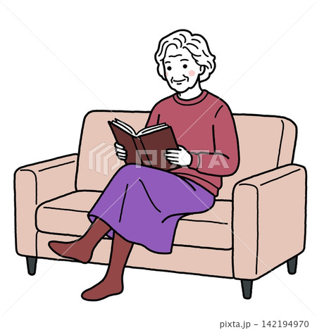 ソファで読書する高齢女性 ソファで読書する高齢女性 142194970
