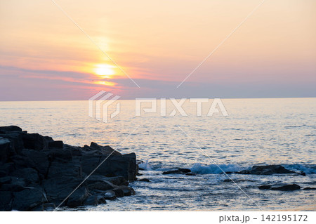 黄金岬海浜公園の夕暮れ 黄金岬海浜公園の夕暮れ 142195172