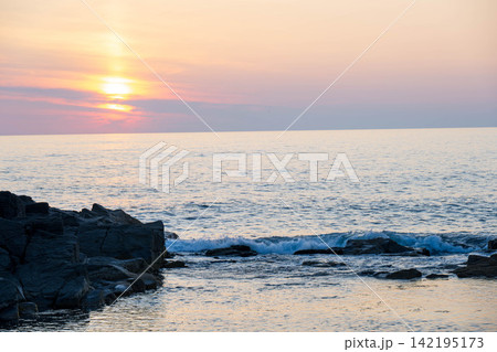 黄金岬海浜公園の夕暮れ 142195173