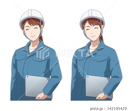 タブレットを持ち白いヘルメットをかぶった青い作業着を着た茶髪の女性 142195429