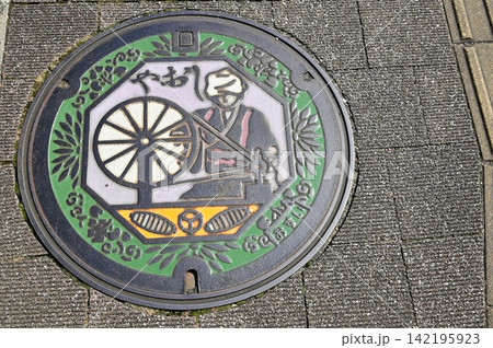 大阪府八尾市のマンホール 大阪府八尾市のマンホール 142195923