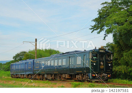 JR九州のD&S列車「かわせみ やませみ」豊肥本線を走る JR九州のD&S列車「かわせみ やませみ」豊肥本線を走る 142197581
