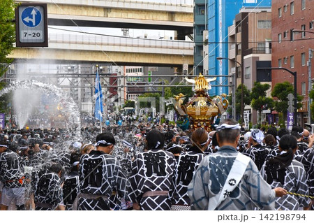 深川八幡祭の風景 東京 深川八幡祭の風景 東京 142198794