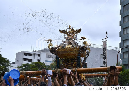 深川八幡祭の風景 東京 深川八幡祭の風景 東京 142198798