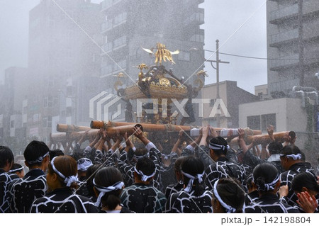 深川八幡祭の風景 東京 深川八幡祭の風景 東京 142198804