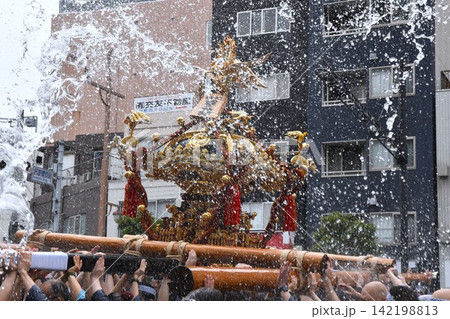 深川八幡祭の風景 東京 深川八幡祭の風景 東京 142198813