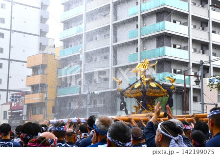 深川八幡祭の風景 東京 深川八幡祭の風景 東京 142199075