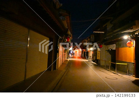 夜の宮島表参道商店街 広島 夜の宮島表参道商店街 広島 142199133