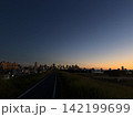梅田ビル群とマジックアワー 142199699