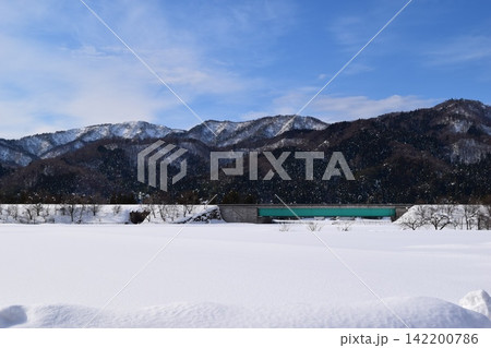 東北地方の雪景色 山形県庄内 東北地方の雪景色 山形県庄内 142200786
