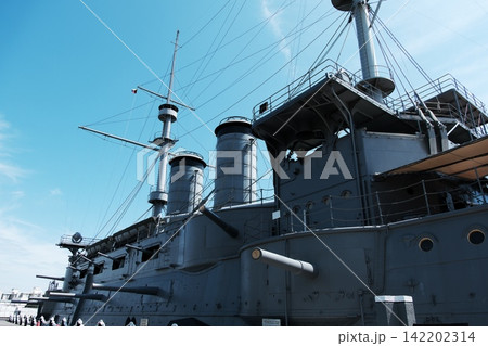 横須賀の三笠公園に保存されている戦艦三笠の艦橋と船体素材 横須賀の三笠公園に保存されている戦艦三笠の艦橋と船体素材 142202314