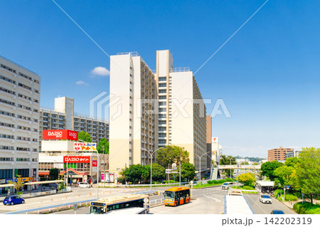 JR根岸線・磯子駅　駅前風景 142202319