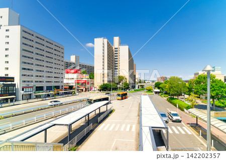 JR根岸線・磯子駅　駅前風景 142202357