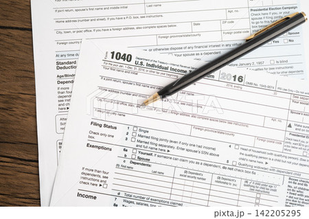 Tax form 1040 U.S. Individual Income Tax Return, business finance. Tax form 1040 U.S. Individual Income Tax Return, business finance. 142205295
