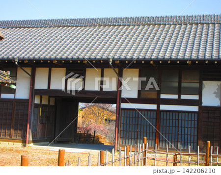 都市農業公園(東京都足立区)の古民家の風景 都市農業公園(東京都足立区)の古民家の風景 142206210