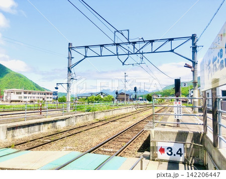 真夏へと連れてこられた 駅舎 142206447
