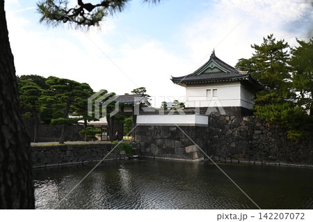 皇居外苑の櫓と石垣景観 / Yagura and stone walls at Imperial P 皇居外苑の櫓と石垣景観 / Yagura and stone walls at Imperial P 142207072
