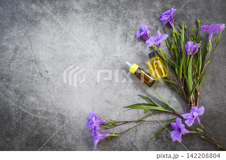 Aromatherapy herbal oil bottles aroma with flower leaves herbal formulations including wildflowers and herbs top view / Essential oils natural and green leaf organic Aromatherapy herbal oil bottles aroma with flower leaves herbal formulations including wildflowers and herbs top view / Essential oils natural and green leaf organic 142208804