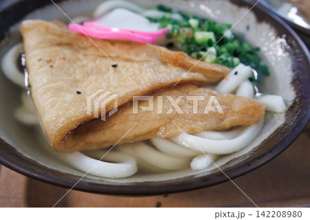 高松から小豆島に向かうフェリーで食べる美味しい讃岐うどん 高松から小豆島に向かうフェリーで食べる美味しい讃岐うどん 142208980