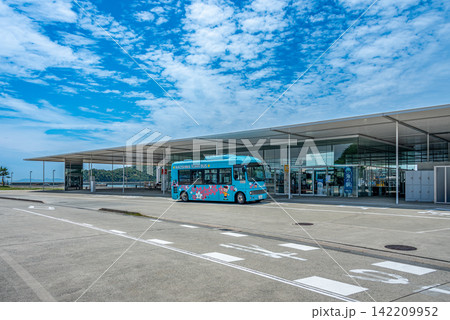 《香川県》直島のフェリーターミナル「海の駅 なおしま」 《香川県》直島のフェリーターミナル「海の駅 なおしま」 142209952