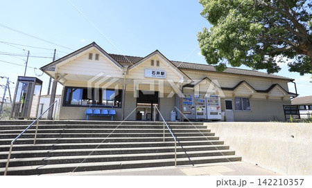 JR徳島線の石井駅 142210357