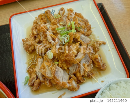 中華料理屋の油淋鶏 142211460