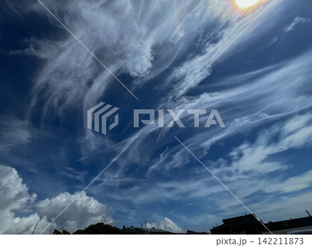 夏の青空と雲 142211873