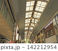 アーケードのある風景 142212954