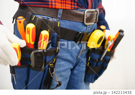 Male builder worker with tool belt pocket at waist. 142213438